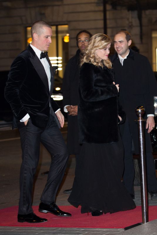 REESE WITHERSPOON Arrives at Peninsula Hotel in Paris 11/25/2017