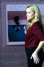 REESE WITHERSPOON at Sprinkles Cupcakes ATM Machine in Beverly Hills 11/15/2017