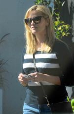 REESE WITHERSPOON Leaves A Votre Sante Restaurant in Brentwood 11/04/2017