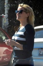 REESE WITHERSPOON Leaves A Votre Sante Restaurant in Brentwood 11/04/2017