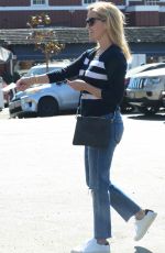 REESE WITHERSPOON Leaves A Votre Sante Restaurant in Brentwood 11/04/2017