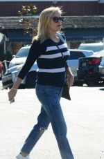 REESE WITHERSPOON Leaves A Votre Sante Restaurant in Brentwood 11/04/2017