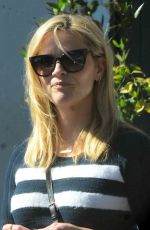 REESE WITHERSPOON Leaves A Votre Sante Restaurant in Brentwood 11/04/2017