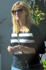 REESE WITHERSPOON Leaves A Votre Sante Restaurant in Brentwood 11/04/2017