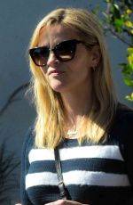 REESE WITHERSPOON Leaves A Votre Sante Restaurant in Brentwood 11/04/2017