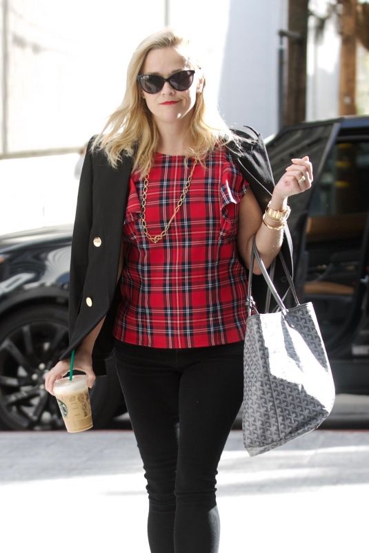 REESE WITHERSPOON Out and About in Beverly Hills 11/20/2017
