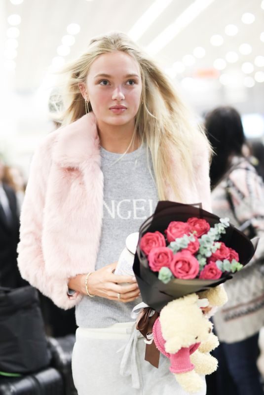 ROMEE STRIJD Arives in Shanghai for Victoria’s Secret Fashion Show 17/11/2017