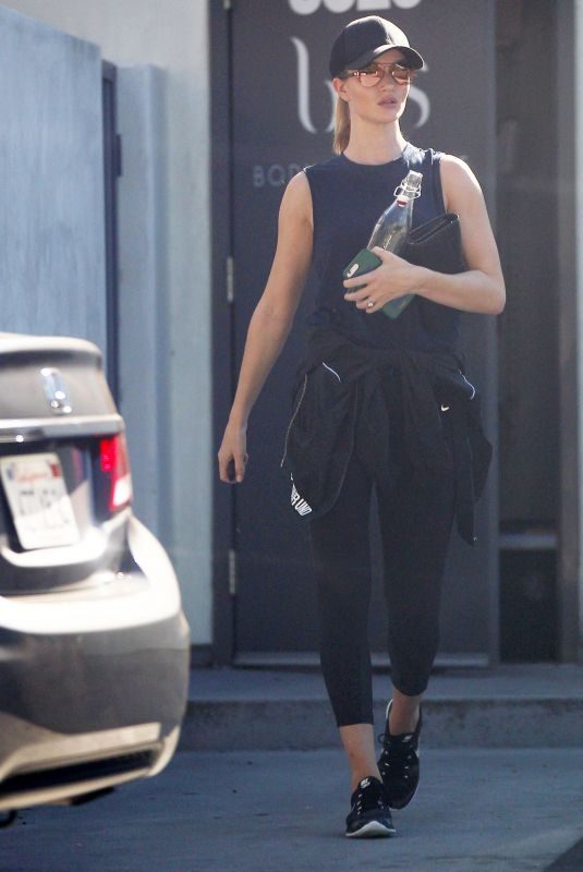 ROSIE HUNTINGTON-WHITELEY Heading to a Gym in West Hollywood 11/225/2017