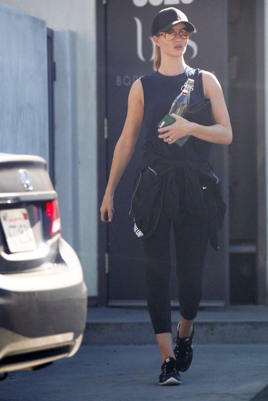ROSIE HUNTINGTON-WHITELEY Heading to a Gym in West Hollywood 11/225/2017