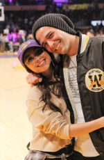 SARAH HYLAND and Wells Adams at Lakers vs Bulls Game at Staples Center in Los Angeles 11/21/2017