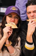 SARAH HYLAND and Wells Adams at Lakers vs Bulls Game at Staples Center in Los Angeles 11/21/2017