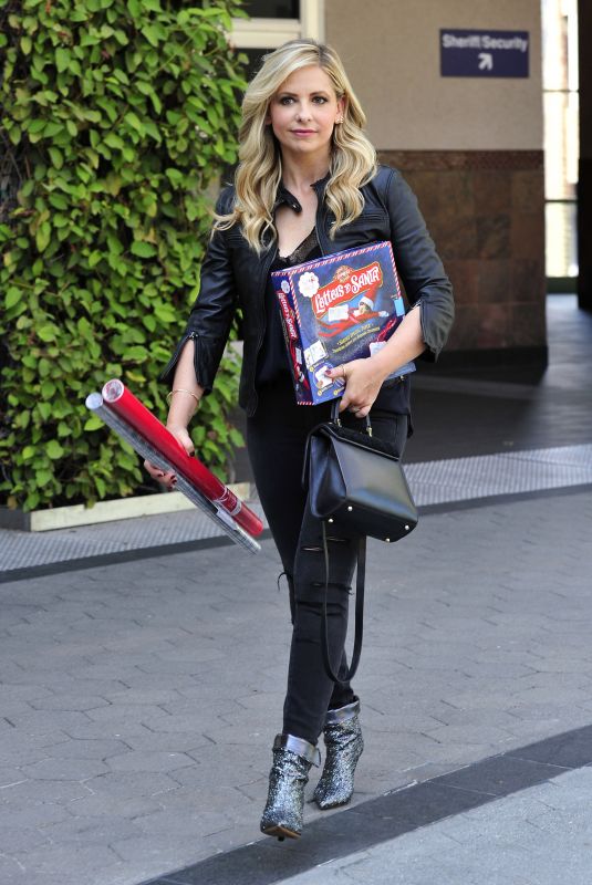 SARAH MICHELLE GELLAR Leaves Target in Los Angeles 11/10/2017