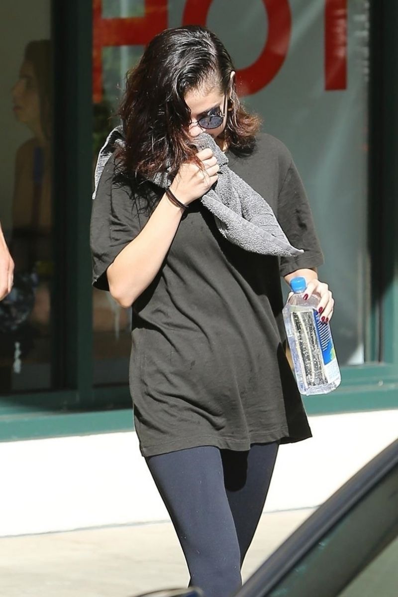 SELENA GOMEZ at a Gym in Los Angeles 11/07/2017 – HawtCelebs