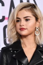 SELENA GOMEZ at American Music Awards 2017 at Microsoft Theater in Los Angeles 11/19/2017