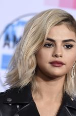 SELENA GOMEZ at American Music Awards 2017 at Microsoft Theater in Los Angeles 11/19/2017