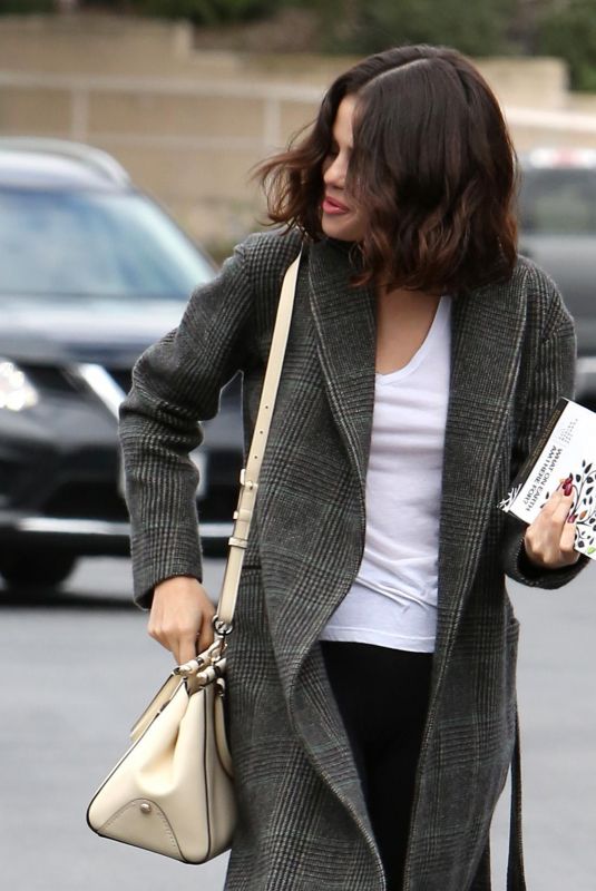 SELENA GOMEZ at Panera Bread in Westlake Village 10/31/2017