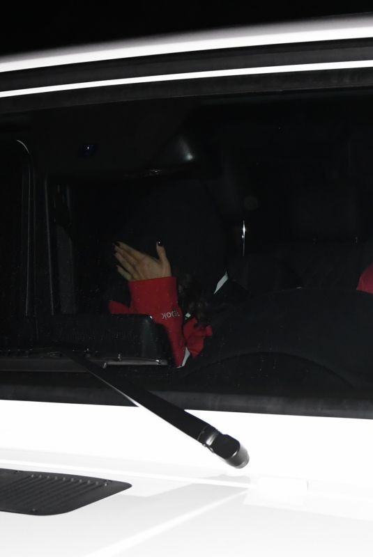 SELENA GOMEZ Returns to Her Home with Justin Bieber 11/01/2017