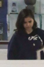 SELENA GOMEZ Watch Justin Bieber Play Ice Hockey at Rink in Los Angeles 11/15/2017