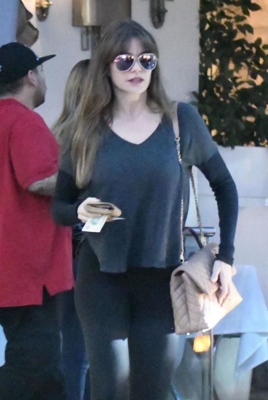 SOFIA VERGARA Out and About in Santa Monica 11/14/2017