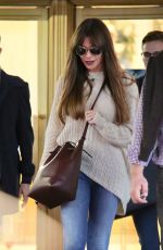 SOFIA VERGARA Shopping at Saks Fifth Avenue in Beverly Hills 11/28/2017