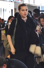 SUKI WATERHOUSE at Los Angeles International Airport 11/25/2017