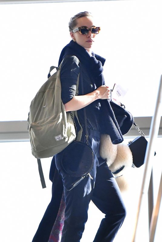 SUKI WATERHOUSE at Los Angeles International Airport 11/25/2017