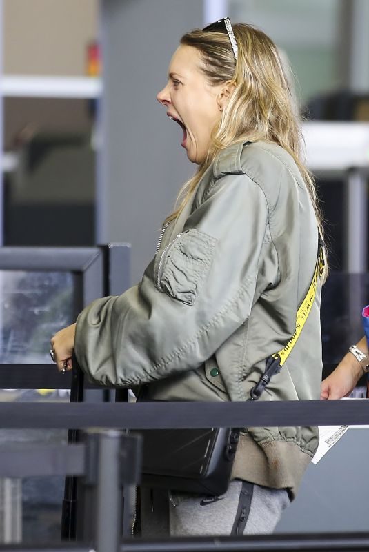 TOVE LO at LAX Airport in Los Angeles 111/11/2017