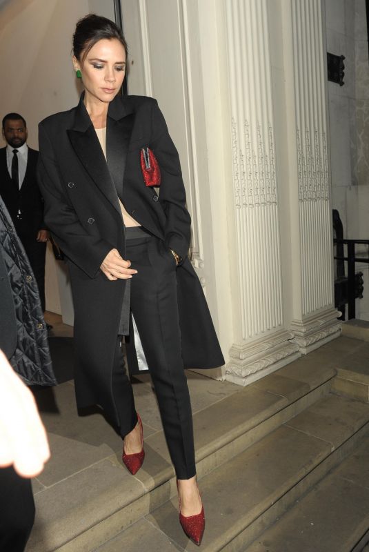 VICTORIA BECKHAM Laves her Store at Dover Street in London 11/28/2017