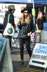 WHITNEY HARTLEY WAGNER Shopping at Farmers Market in Los Angeles 11/26/2017