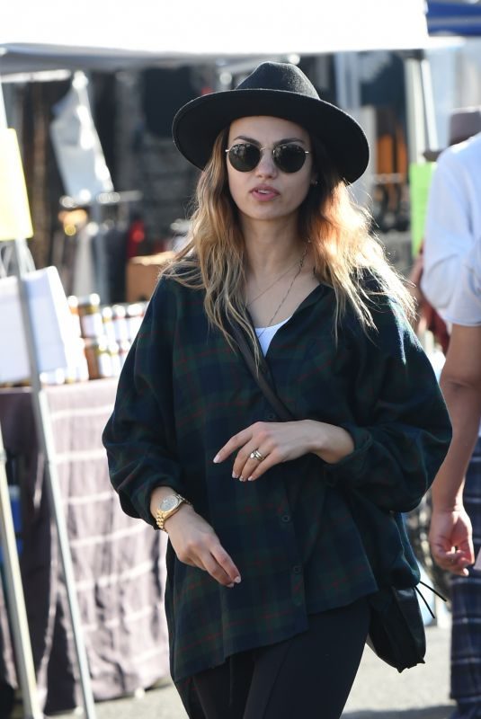 WHITNEY HARTLEY WAGNER Shopping at Farmers Market in Los Angeles 11/26/2017