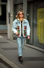 CHIARA FERRAGNI Out and About in Milan 12/19/2017