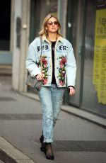 CHIARA FERRAGNI Out and About in Milan 12/19/2017