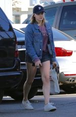 CHLOE MORETZ a CVS Pharmacy in Studio City 12/05/2017