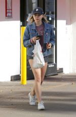 CHLOE MORETZ a CVS Pharmacy in Studio City 12/05/2017