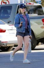 CHLOE MORETZ a CVS Pharmacy in Studio City 12/05/2017