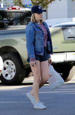 CHLOE MORETZ a CVS Pharmacy in Studio City 12/05/2017