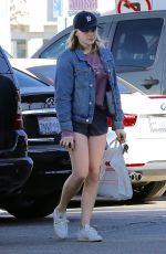 CHLOE MORETZ a CVS Pharmacy in Studio City 12/05/2017