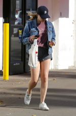 CHLOE MORETZ a CVS Pharmacy in Studio City 12/05/2017