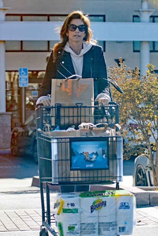 CINDY CRAWFORD Out Shopping in Los Angeles 12/21/2017