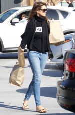 CINDY CRAWFORD Shopping at Trancas Market in Malibu 12/27/2017