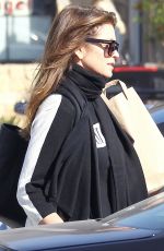 CINDY CRAWFORD Shopping at Trancas Market in Malibu 12/27/2017