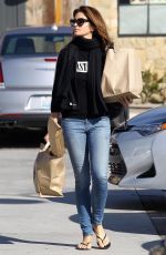 CINDY CRAWFORD Shopping at Trancas Market in Malibu 12/27/2017