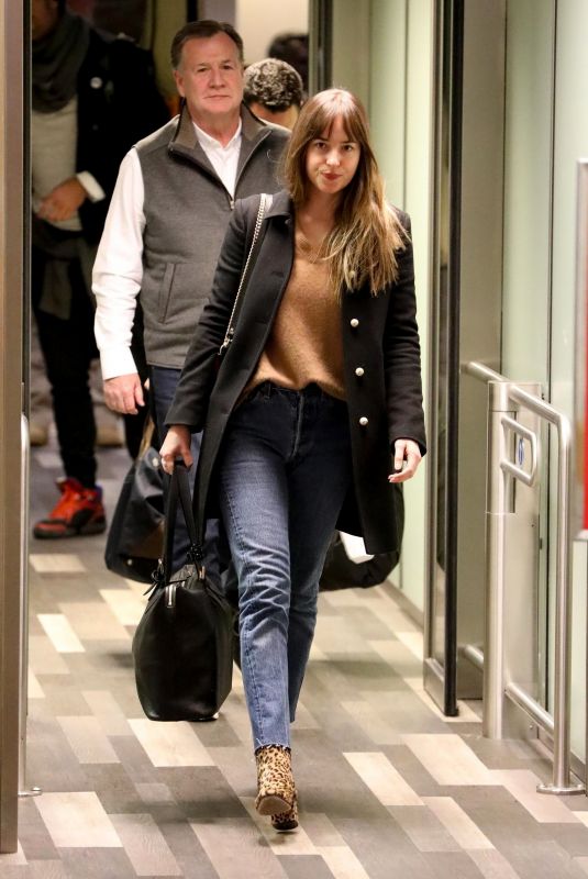 DAKOTA JOHSNON Arrives in Colorado 12/19/2017