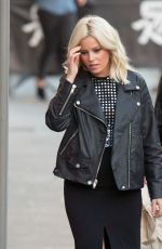 ELIZABETH BANKS Arrives at Jmmy Kimmel Live! in Hollywood 11/30/2017
