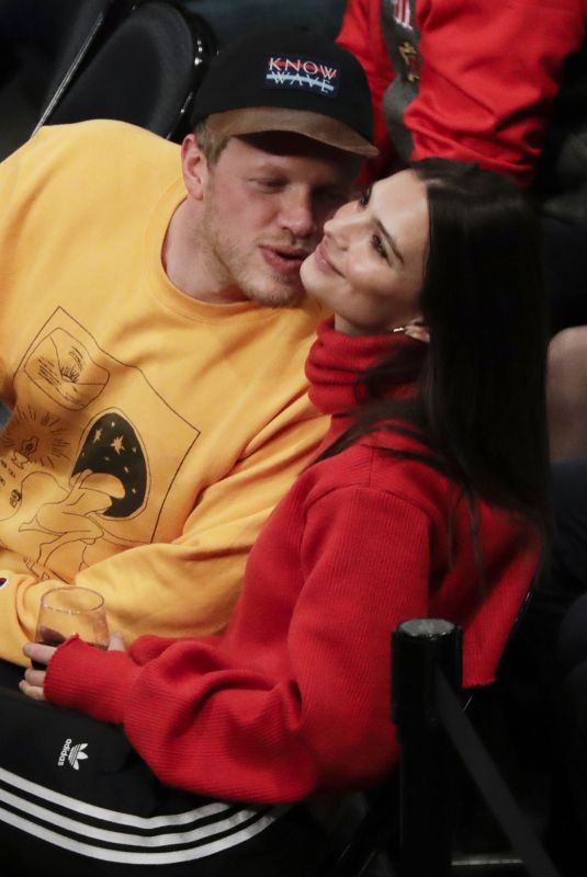 EMILY RATAJKOWSKI at Oklahoma City Thunder vs NY Knicks Game in New York 12/16/2017