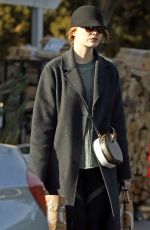 EMMA STONE Shopping for Grocery in Beverly Hills 12/22/2017
