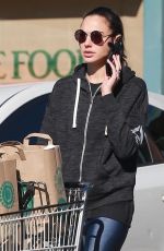 GAL GADOT Shopping at Whole Foods in Los Angeles 12/29/2017