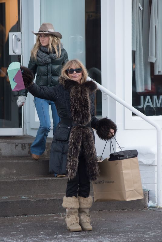 GOLDIE HAWN Out Shopping in Aspen 12/22/2017