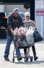 GWEN STEFANI and Blake Shelton Shopping at Gelson