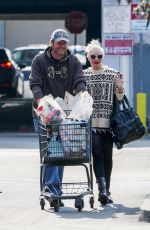 GWEN STEFANI and Blake Shelton Shopping at Gelson
